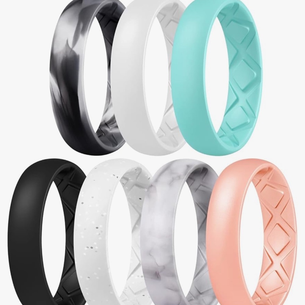 🎉3 / $9 DEAL
7 piece silicone rings
